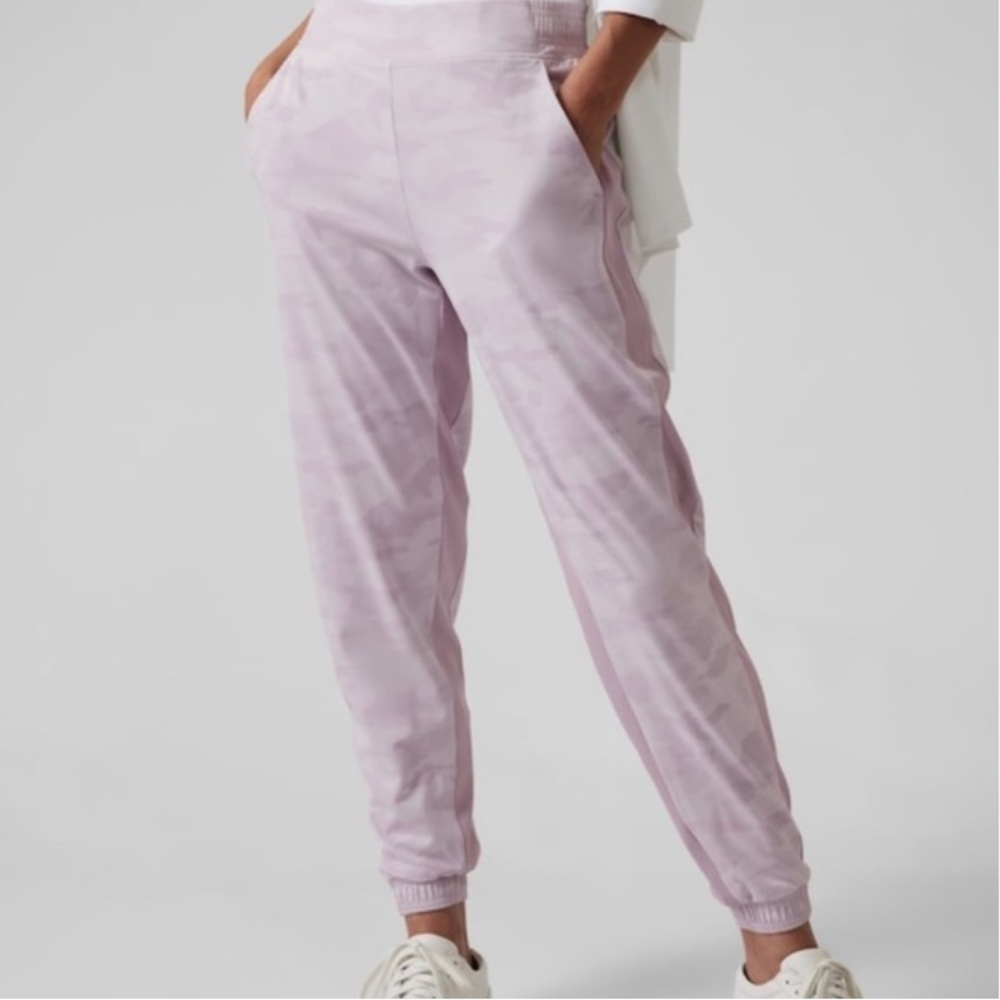 EUC Athleta Women’s Brooklyn Lined Camo Joggers - Shasta Purple - Size 6
